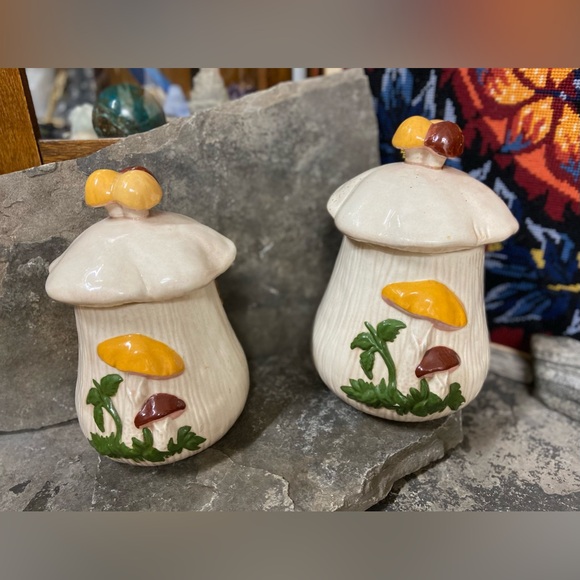Pair of Vintage Mushroom Ceramic Canisters - Picture 9 of 13